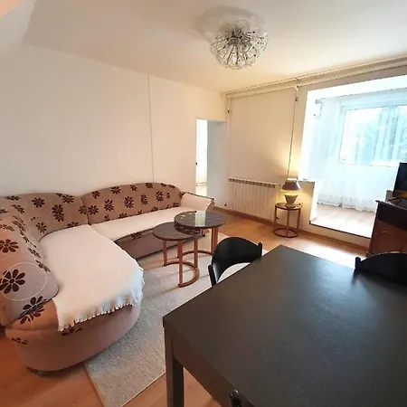 N Apartment *